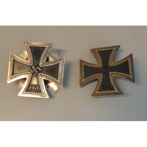 99 - Two German WWII Iron Crosses (first class, EK1939), standard and with screw back. L/58 makers mark. ... 