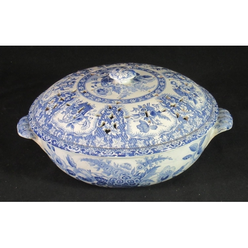 120 - 19th century Spode china blue and white transfer printed potpourri bowl and cover, overall decorated... 