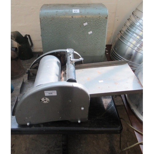 428 - Hand operated Gestetner type printing machine, and another similar with metal cover.
(B.P. 21% + VAT... 