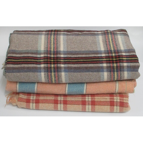 106 - 2 boxes comprising assorted checked blankets.  
(B.P. 21% + VAT)