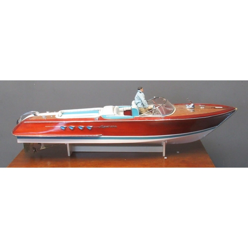 185 - Large radio controlled and good quality scale model of a Riva 