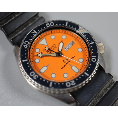 273 - Seiko quartz diver's 150 steel sports watch with rubber strap and day date. (B.P. 21% + VAT)