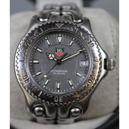 284 - Tag Heuer stainless steel gentleman's divers style 'Professional' bracelet wrist watch, the coloured... 