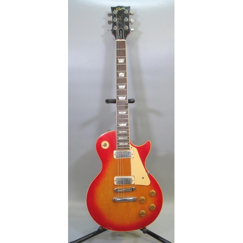 292 - Vintage 1979 Gibson Les Paul Deluxe electric guitar, serial number 70549670, made in the USA.  Maple...