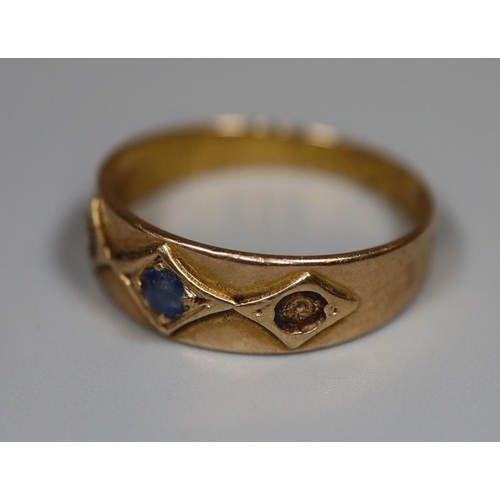 230 - Small 19th century gold Celtic design dress ring set with 3 coloured stones.  1.7g approx. size G 
(... 