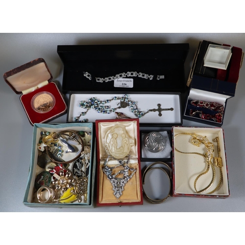 226 - Collection of vintage 1920s and later costume jewellery, medallion etc.  (B.P. 21% + VAT)