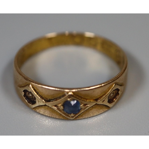 230 - Small 19th century gold Celtic design dress ring set with 3 coloured stones.  1.7g approx. size G 
(... 