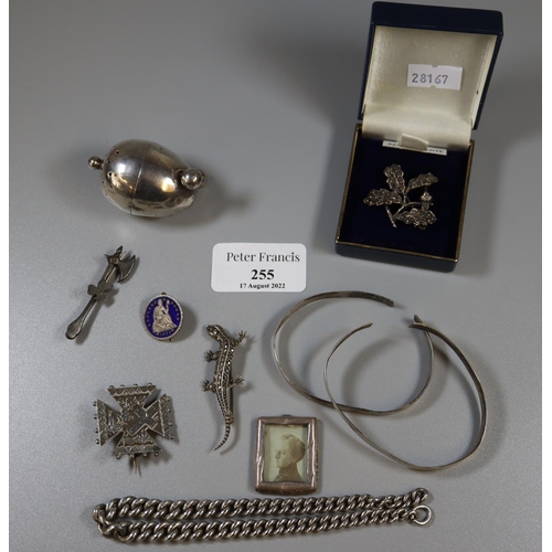 255 - Collection of silver jewellery and other items, to include a silver pepperette, a silver photograph ... 