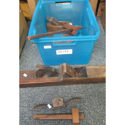 325 - Box of vintage wooden tools, planes, set square etc.  (B.P. 21% + VAT)