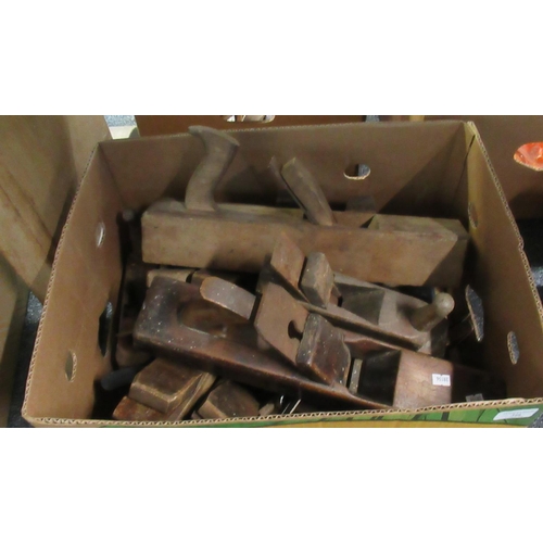 340 - Box of assorted vintage wooden moulding planes and similar items.  (B.P. 21% + VAT)