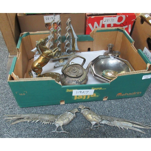 376 - Box of metalware to include: pair of silver plated dwarf candlesticks, gold finish cigarette case, b... 