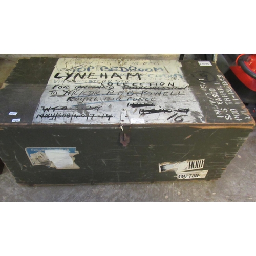 571 - Vintage military painted wooden shipping box with text.  (B.P. 21% + VAT)