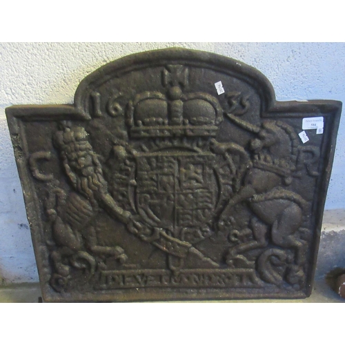 584 - 18th century style cast iron fire back with crest, and lion and horse.  (B.P. 21% + VAT)