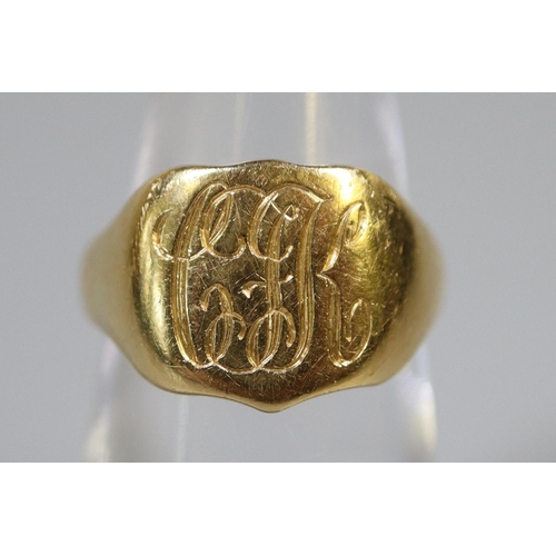 269 - 18ct gold signet ring with engraved initials.  7.3g. approx.  ring size K.   (B.P. 21% + VAT)