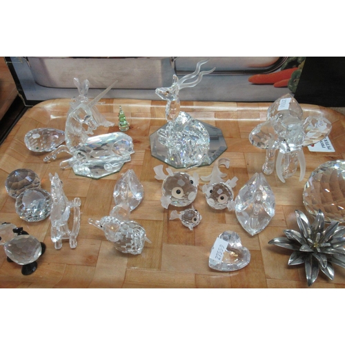 399 - Collection of crystal animals, various, including: unicorn, impala, elephants, koala bear, some very... 