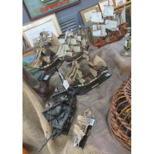 427 - Collection of model ships: 'Mercury', 'The Black Pig', 'Mayflower', 'Bounty', 'Gorchfock' etc.  (7) ... 