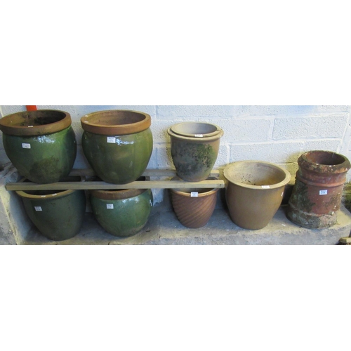 579 - Group of six glazed garden pots and a further two matte finish pots together with a red terracotta c... 