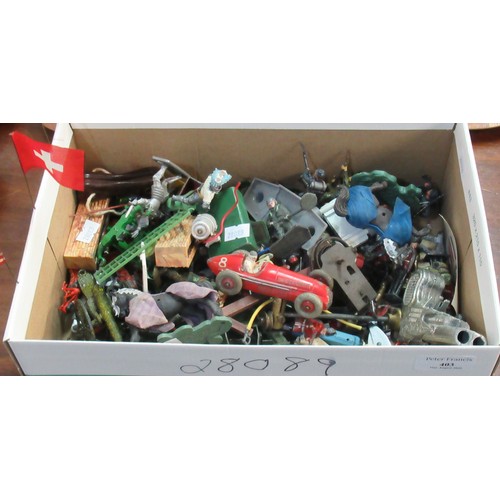 403 - Shoe box with vintage figures and toys: soldiers, jeeps, toy double barrelled Derringer, cannons etc... 