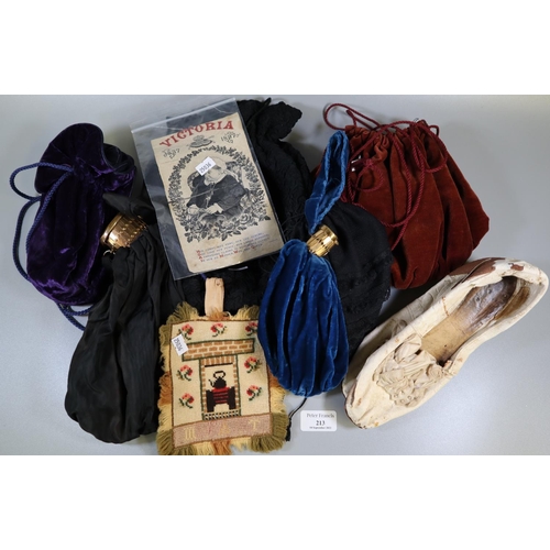 213 - Box of late 19th/early 20th Century textiles and ladies fashion accessories: drawstring bags; velvet... 