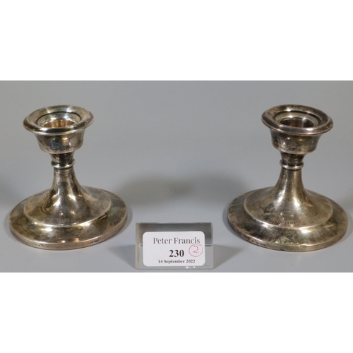 230 - Pair of silver dwarf candlesticks. Chester hallmarks. (2)
(B.P. 21% + VAT)