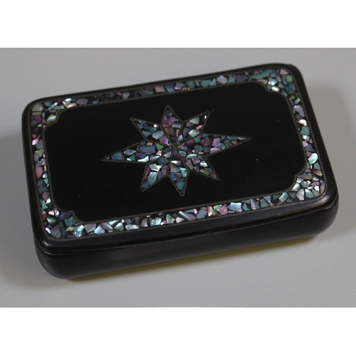 277 - Victorian papier mache snuff box with inlaid mother of pearl decoration.
(B.P. 21% + VAT)