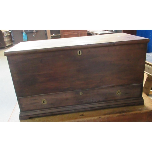 501 - 19th Century pine artisan's box with under drawer, together with a pine rectangular coffee table. (2... 