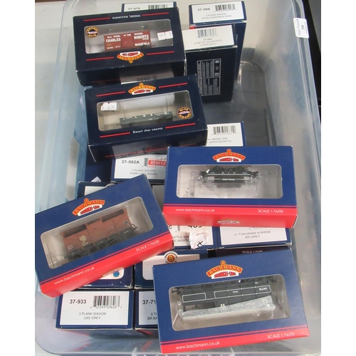 398 - Collection of Bachmann branch line OO gauge train accessories, scale 1:76, in original boxes, to inc... 