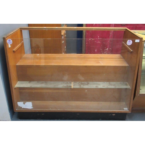 496 - Vintage glazed drapers shop counter.
(B.P. 21% + VAT)