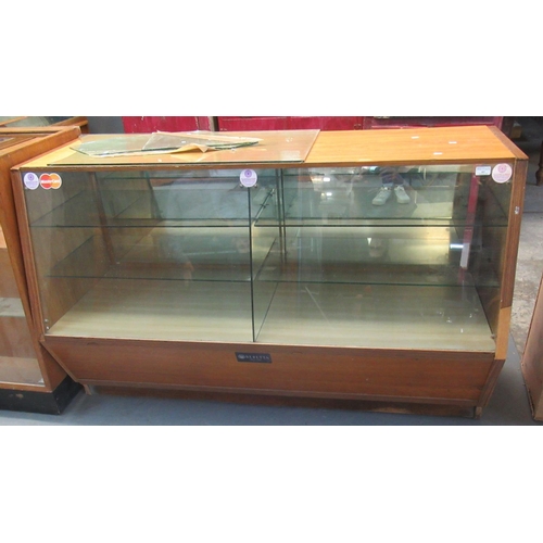 497 - Vintage glazed shop counter with four glass shelves. 
(B.P. 21% + VAT)