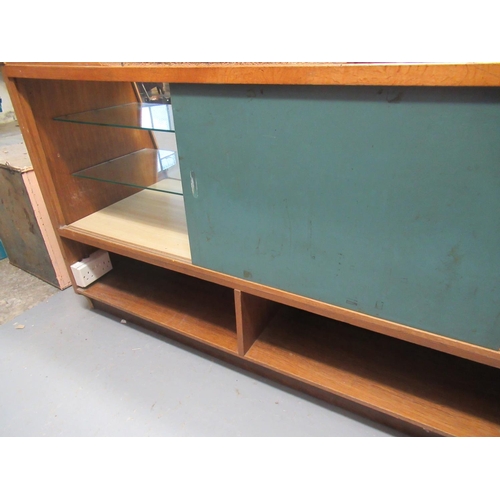 497 - Vintage glazed shop counter with four glass shelves. 
(B.P. 21% + VAT)