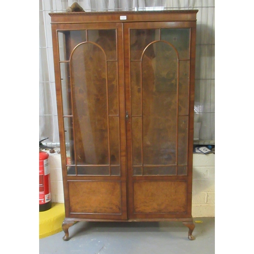 530 - Mid Century mahogany and walnut china display cabinet on cabriole legs. 
(B.P. 21% + VAT)