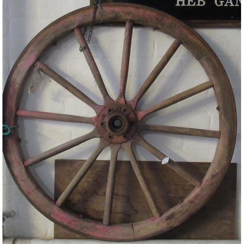 533 - Vintage wooden and metal 12 spoke wagon wheel/garden feature. (B.P. 21% + VAT)