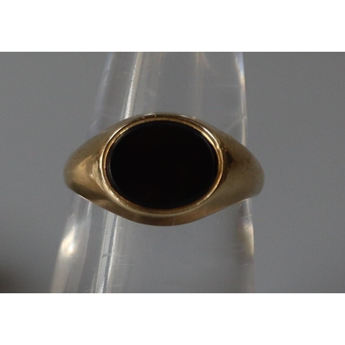 254 - 9ct gold onyx signet ring.  Ring size L.  Approx weight 3.2 grams.
(B.P. 21% + VAT)