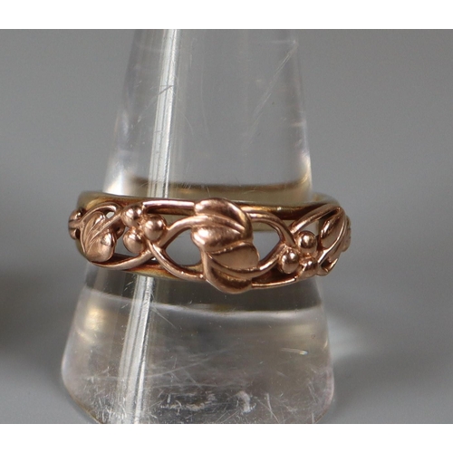 263 - 9ct Clogau gold ring.  Ring size T&1/2.  Approx weight 5.5.
(B.P. 21% + VAT)