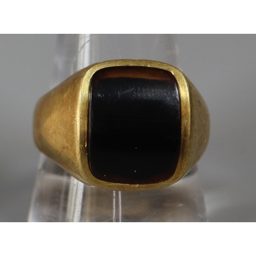 265 - 18ct gold signet ring.  Ring size U.  Approx weight 9.1 grams.
(B.P. 21% + VAT)