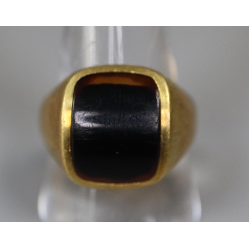 265 - 18ct gold signet ring.  Ring size U.  Approx weight 9.1 grams.
(B.P. 21% + VAT)