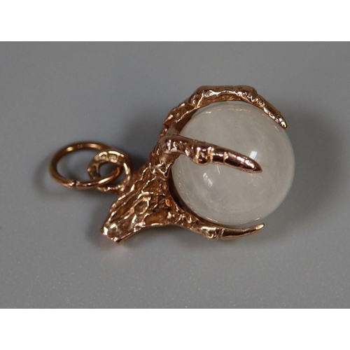 275 - 9ct gold claw pendant set with a quartz bead.  Approx weight 4.3 grams.  
(B.P. 21% + VAT)