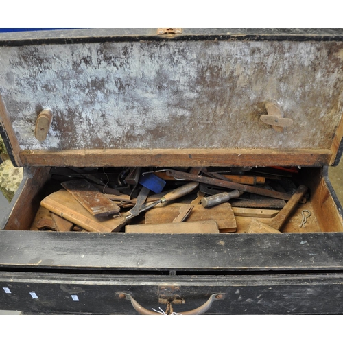 551 - Two similar vintage stained pine carpenter's tool boxes, both interiors revealing assorted vintage t... 