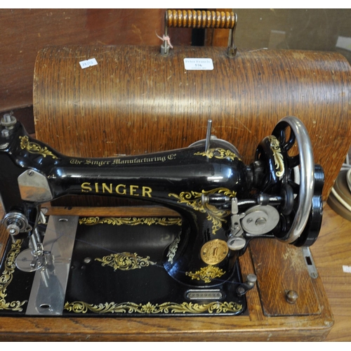 576 - Vintage 'Singer' sewing machine in oak bentwood case.   (B.P. 21% + VAT)