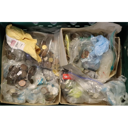 183 - Large tray of assorted GB and foreign coinage.  (B.P. 21% + VAT)