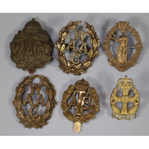 206 - Collection of military cap badges relating to women's services.   (B.P. 21% + VAT)