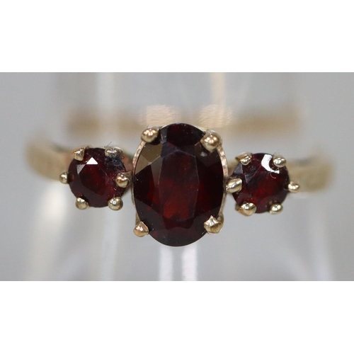 226 - 9ct gold three stone garnet ring.  Ring size P.  Approx weight 1.9 grams.
(B.P. 21% + VAT)