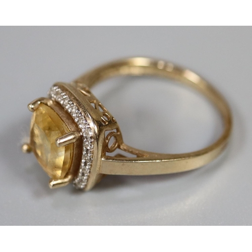 232 - 9ct gold yellow stone and diamond ring.  Ring size O&1/2.  Approx weight 2.9 grams.
(B.P. 21% + VAT)