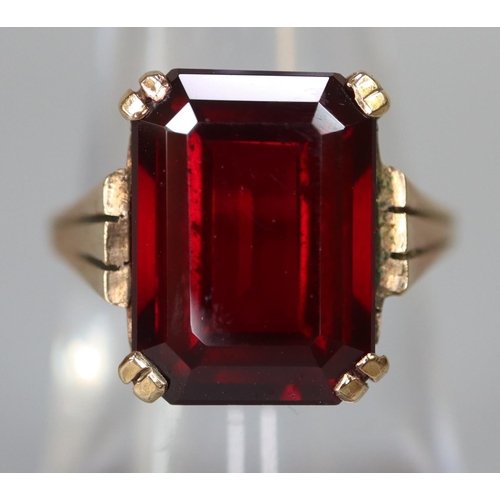 237 - 9ct gold dress ring set with a step cut red stone.  Ring size M & 1/2.  Approx weight 4.7 grams.
(B.... 