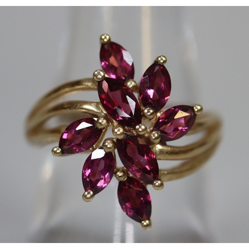 254 - 9ct gold flower shaped ring set with pink stones.  Ring size O.  Approx weight 3.1 grams.
(B.P. 21% ... 