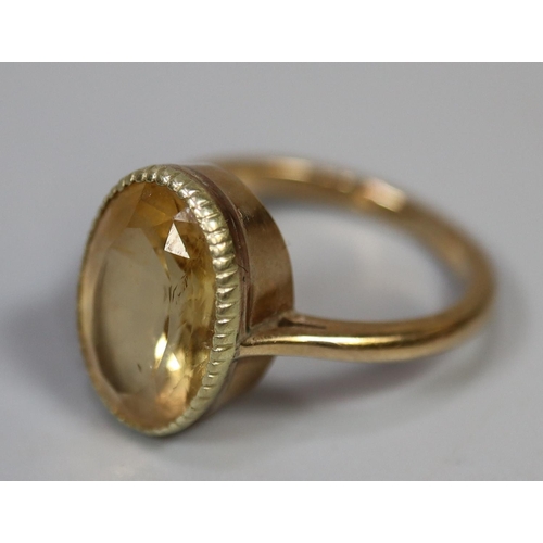 255 - 9ct gold dress ring set with an oval yellow stone.  Ring size M.  Approx weight 3.9 grams.
(B.P. 21%... 