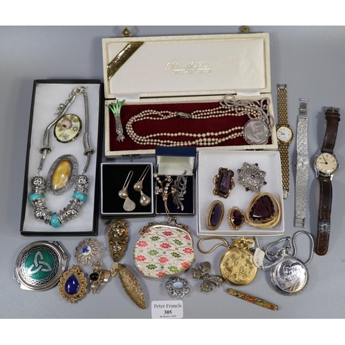 305 - Bag of costume jewellery to include: simulated pearls, brooches, wrist watches, compact etc.  (B.P. ... 