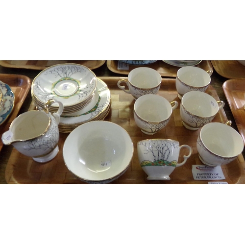 347 - Three trays of teaware to include: probably 19th Century floral, Salisbury English bone china floral... 