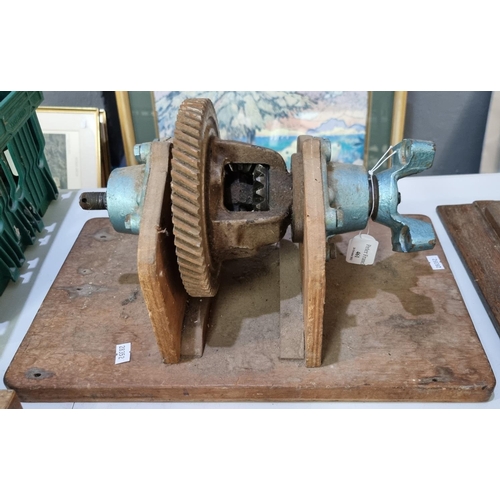 461 - An instruction car differential assembly on display base.   (B.P. 21% + VAT)