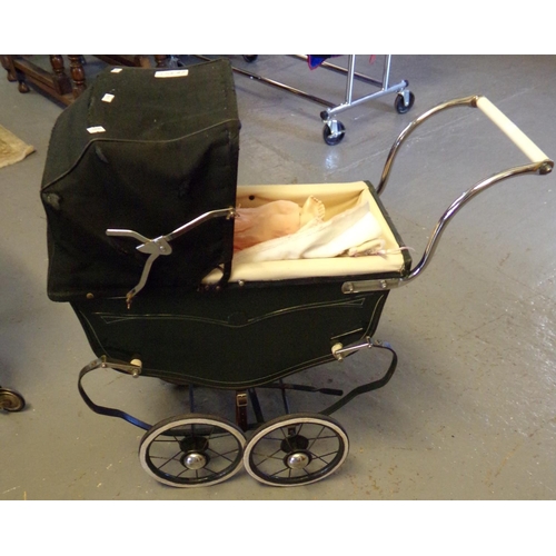 491 - Vintage dolls pram, appearing unmarked, with mid century plastic doll.  (B.P. 21% + VAT)